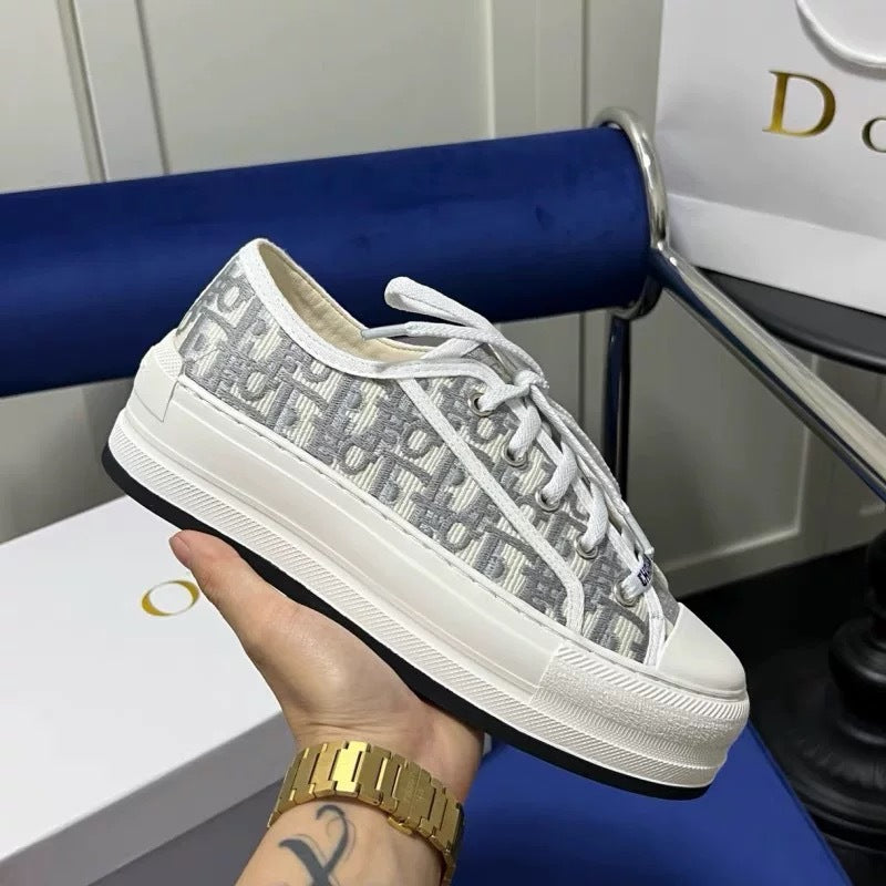 2026 Spring and Autumn New D Letter Embroidered Thick Sole Height Increasing Canvas Shoes Women's Casual All-Match Lace-up Sneakers Women